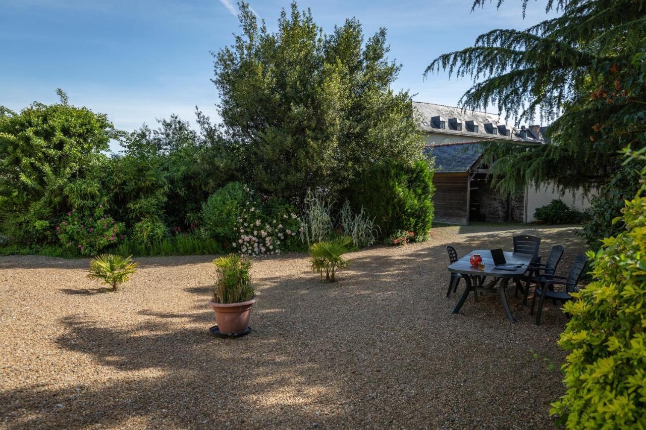 La Haye Gîtes et Chambre d'Hôtes Avrillé Exterior foto